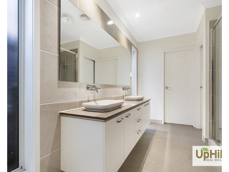 43 Bernardins Street, Clyde North VIC 3978