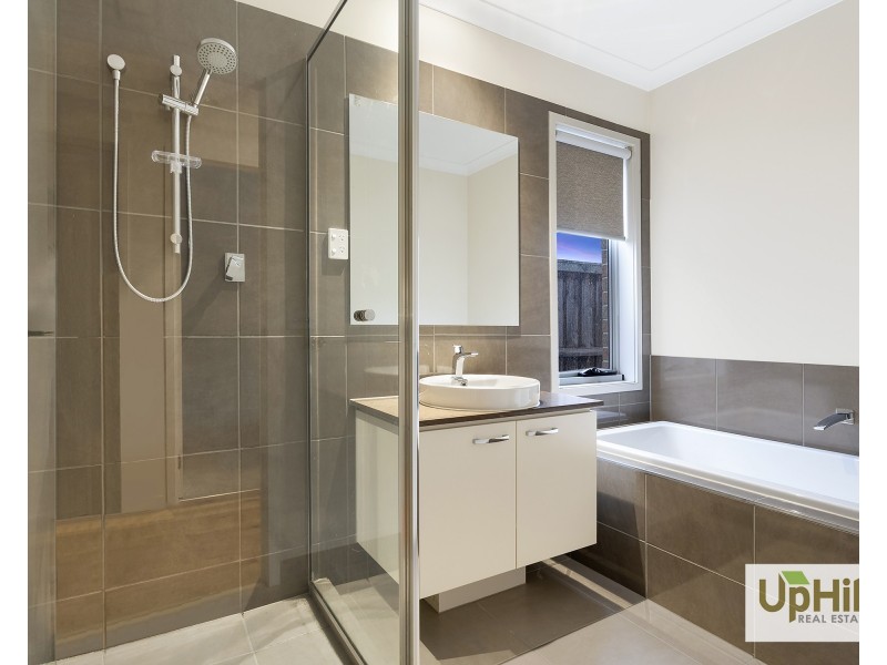 43 Bernardins Street, Clyde North VIC 3978