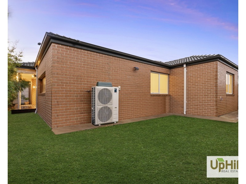 43 Bernardins Street, Clyde North VIC 3978
