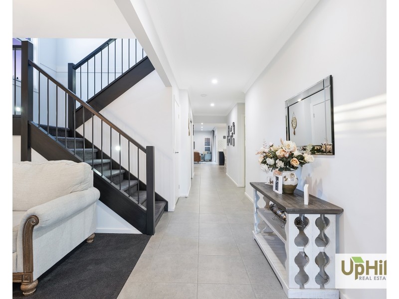 10 Bronnie Street, Clyde North VIC 3978