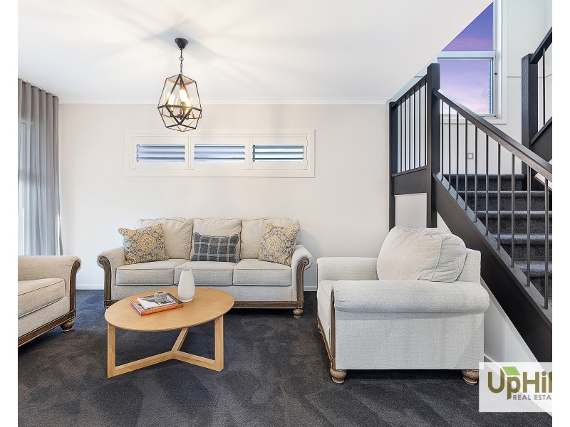 10 Bronnie Street, Clyde North VIC 3978