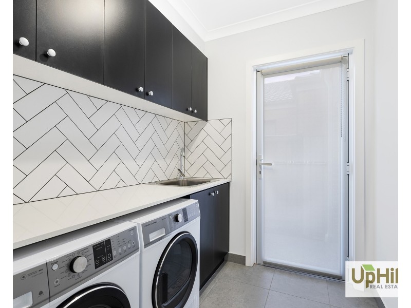 10 Bronnie Street, Clyde North VIC 3978