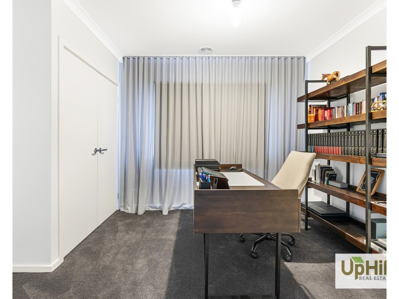 10 Bronnie Street, Clyde North VIC 3978