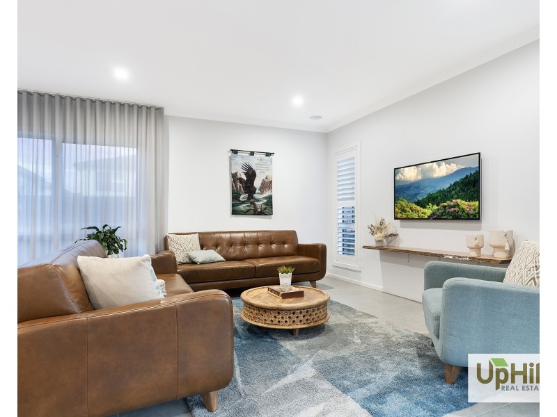 10 Bronnie Street, Clyde North VIC 3978