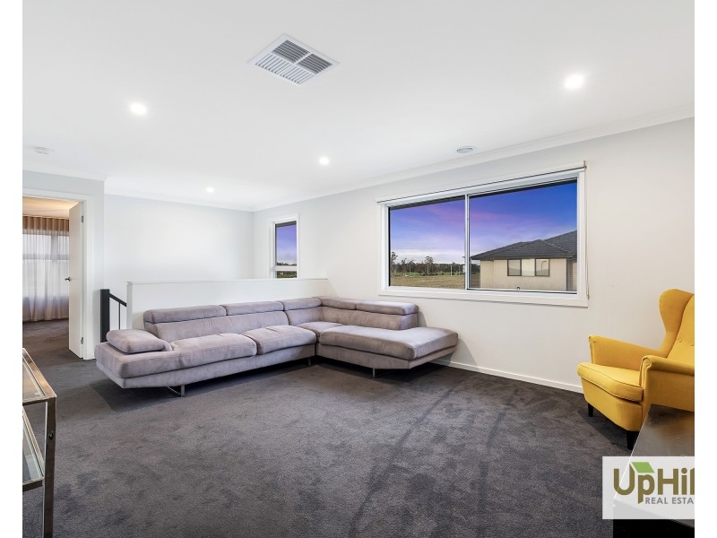 10 Bronnie Street, Clyde North VIC 3978