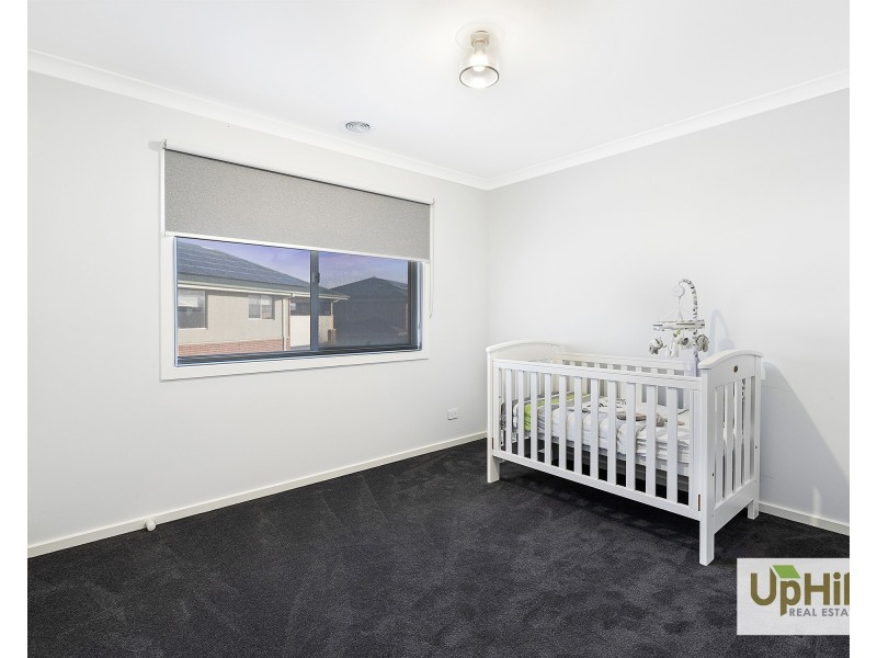 10 Bronnie Street, Clyde North VIC 3978