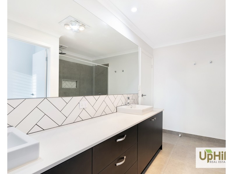 10 Bronnie Street, Clyde North VIC 3978