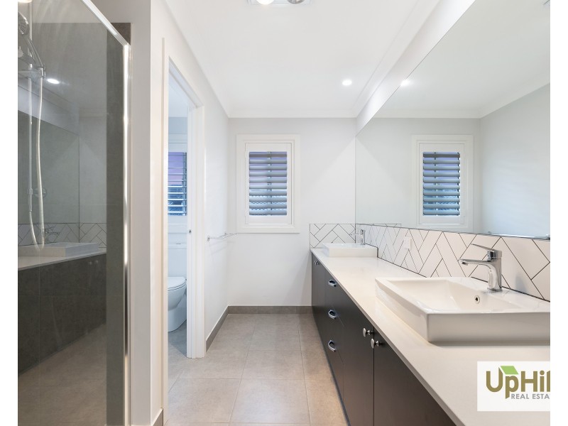 10 Bronnie Street, Clyde North VIC 3978