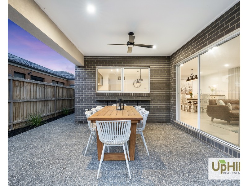 10 Bronnie Street, Clyde North VIC 3978