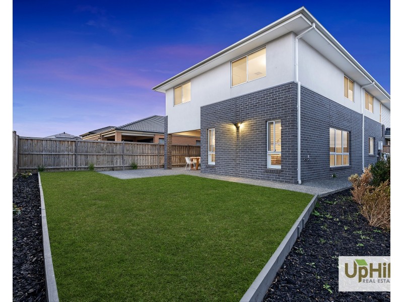 10 Bronnie Street, Clyde North VIC 3978