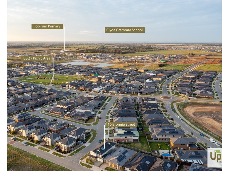 10 Bronnie Street, Clyde North VIC 3978