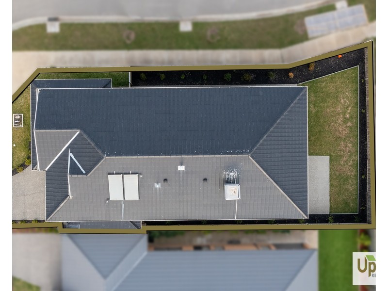 10 Bronnie Street, Clyde North VIC 3978