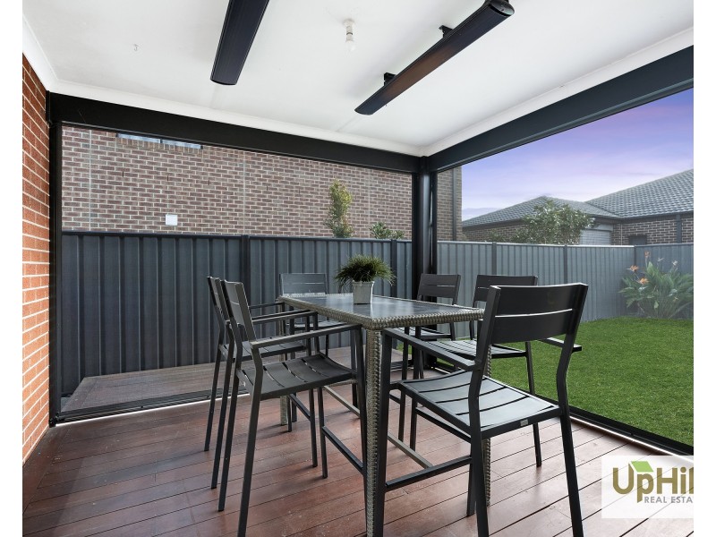 17 Kilmarnock Way, Clyde North VIC 3978