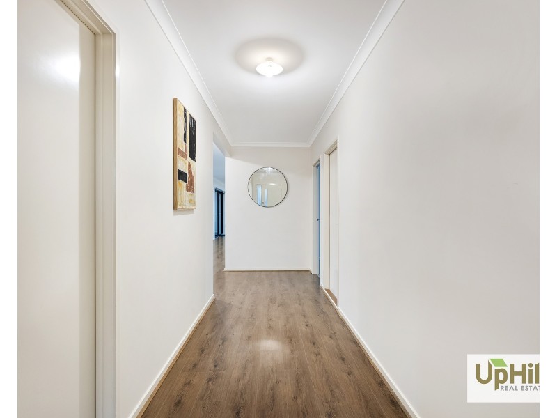 17 Kilmarnock Way, Clyde North VIC 3978