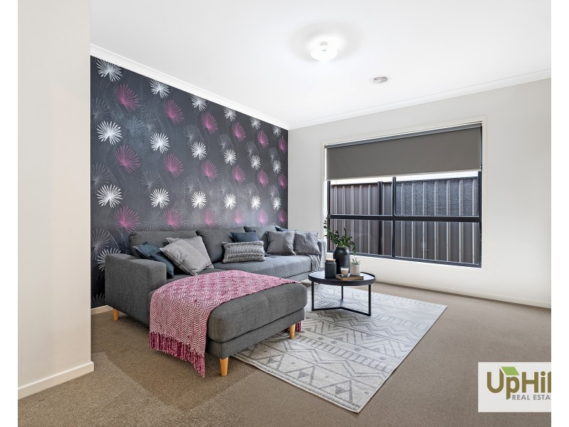 17 Kilmarnock Way, Clyde North VIC 3978