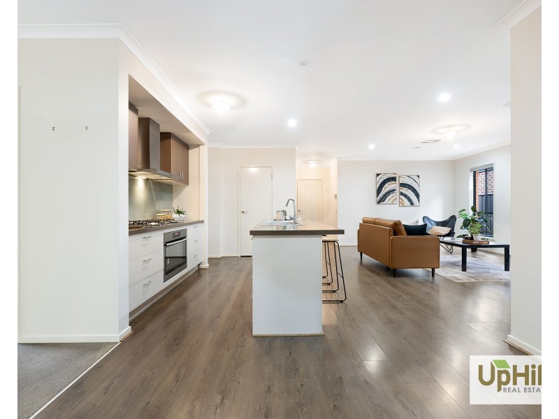 17 Kilmarnock Way, Clyde North VIC 3978