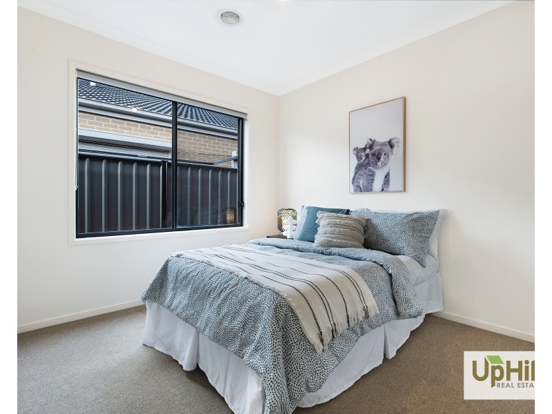 17 Kilmarnock Way, Clyde North VIC 3978