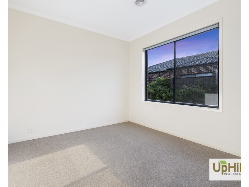 17 Kilmarnock Way, Clyde North VIC 3978