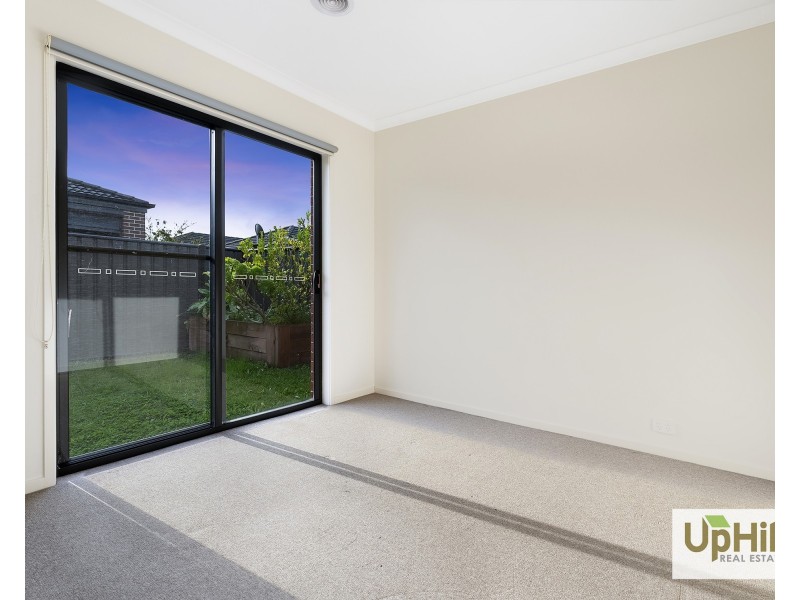 17 Kilmarnock Way, Clyde North VIC 3978