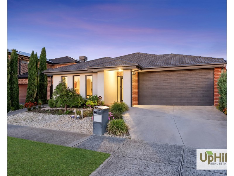 17 Kilmarnock Way, Clyde North VIC 3978