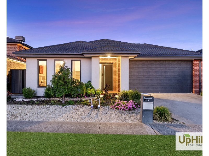 17 Kilmarnock Way, Clyde North VIC 3978