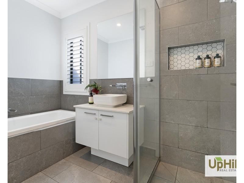 62 Ceduna Road, Clyde North VIC 3978