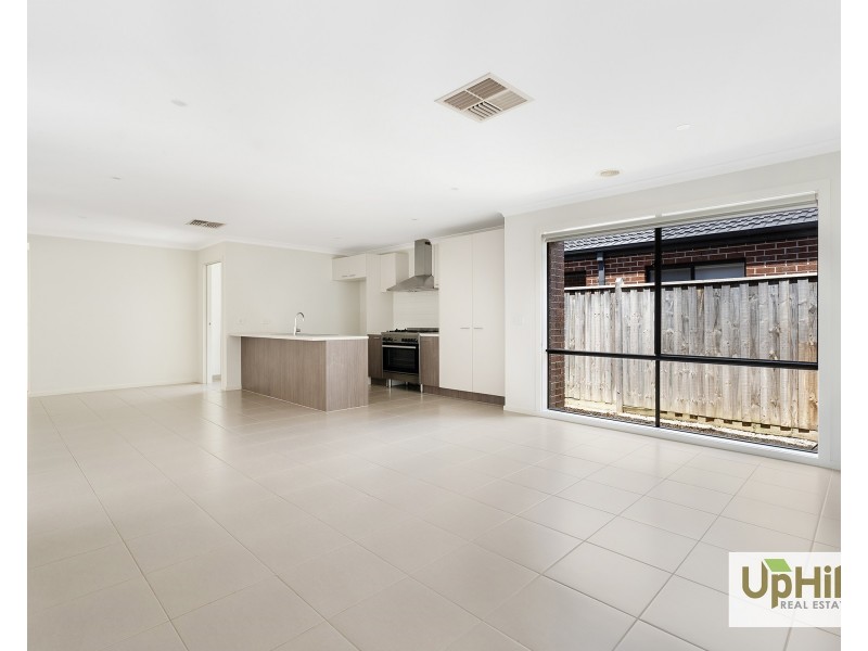 48 Adrian Street, Cranbourne East VIC 3977