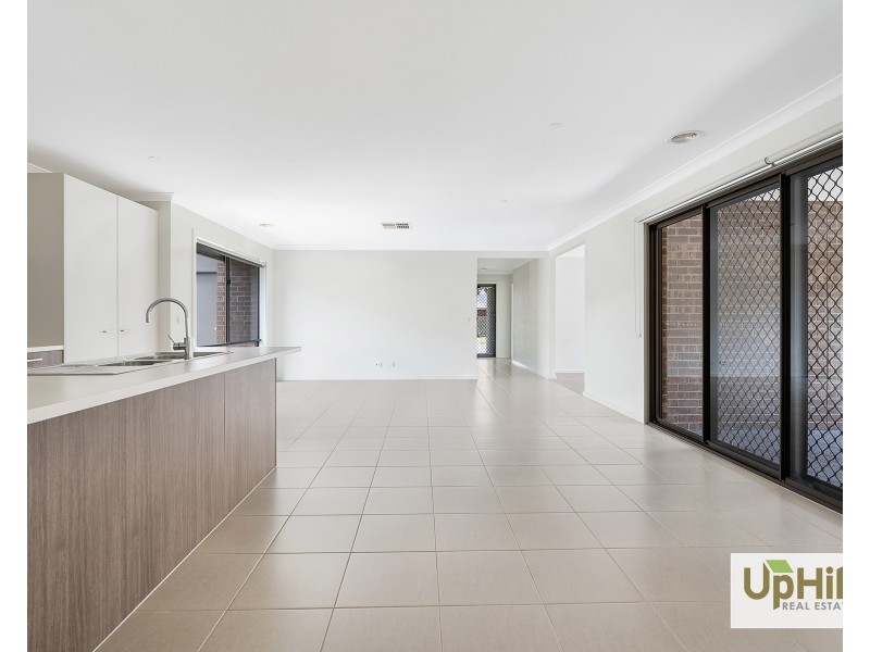 48 Adrian Street, Cranbourne East VIC 3977