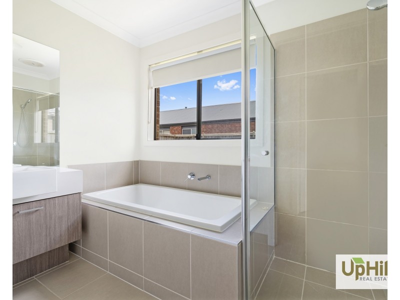 48 Adrian Street, Cranbourne East VIC 3977