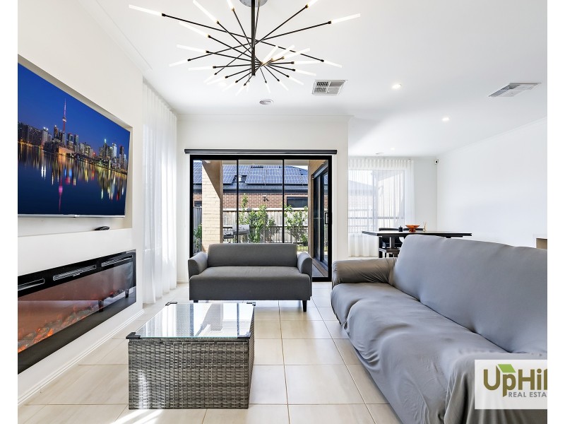 6 Lensing Street, Clyde North VIC 3978