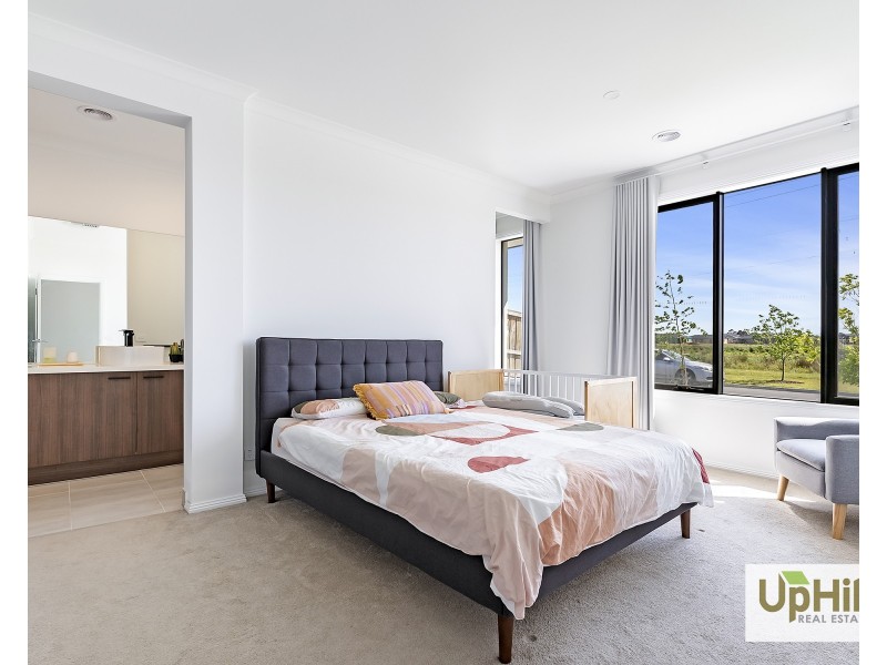 6 Lensing Street, Clyde North VIC 3978
