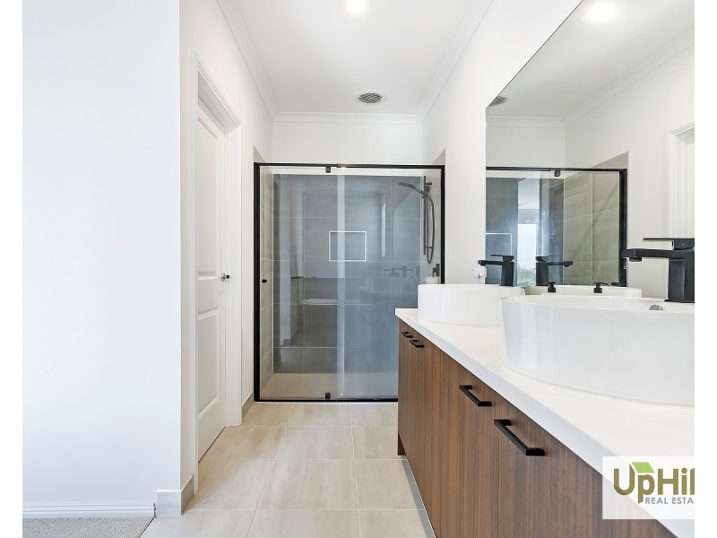 6 Lensing Street, Clyde North VIC 3978