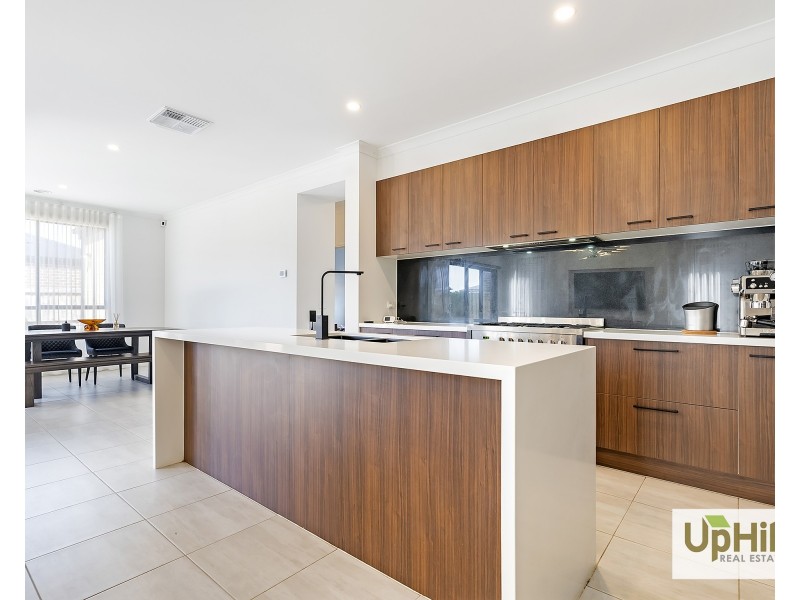 6 Lensing Street, Clyde North VIC 3978