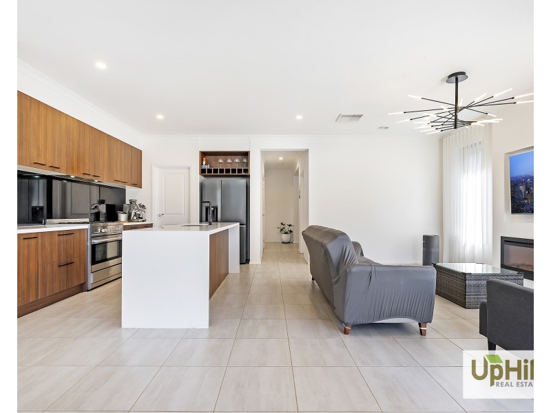 6 Lensing Street, Clyde North VIC 3978