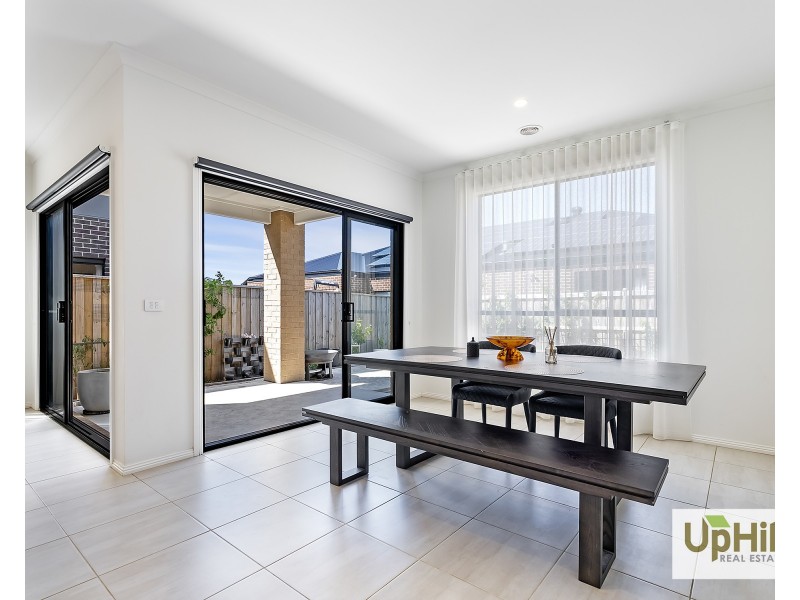 6 Lensing Street, Clyde North VIC 3978