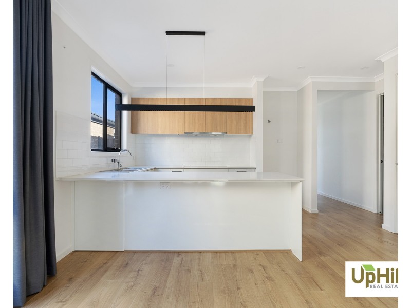 27 Carnelian Circuit, Clyde North VIC 3978