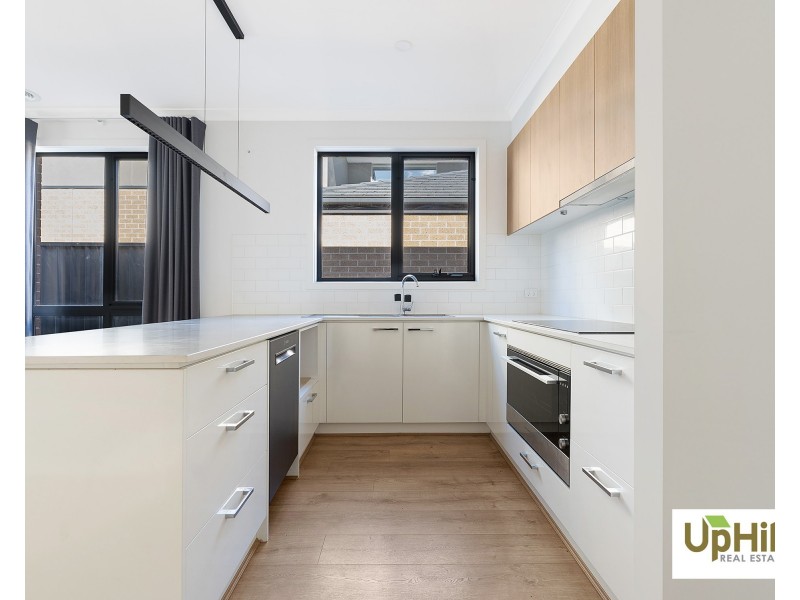 27 Carnelian Circuit, Clyde North VIC 3978