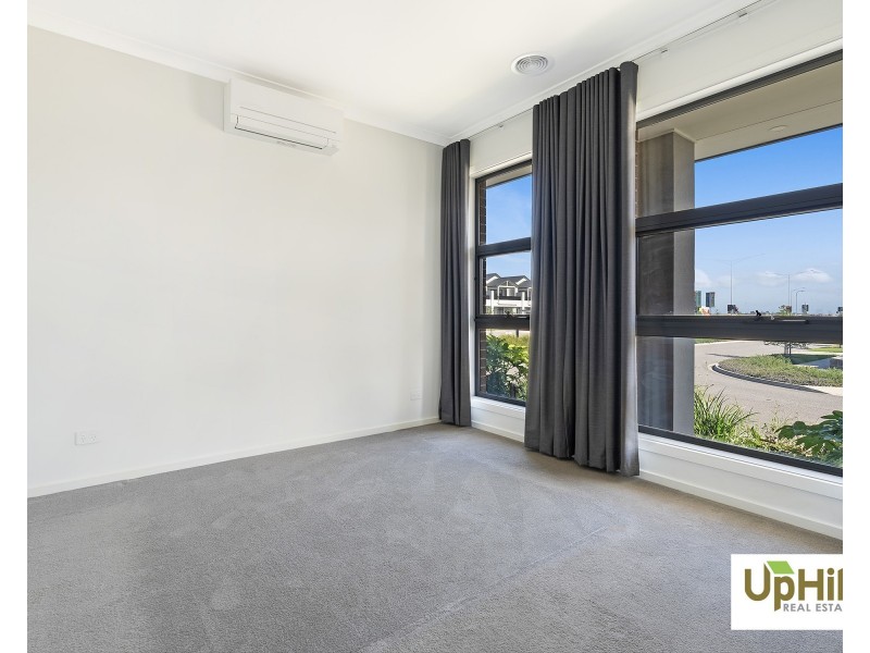 27 Carnelian Circuit, Clyde North VIC 3978