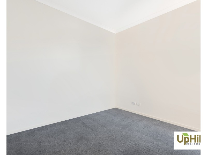 27 Carnelian Circuit, Clyde North VIC 3978