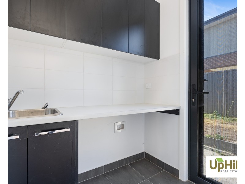 27 Carnelian Circuit, Clyde North VIC 3978