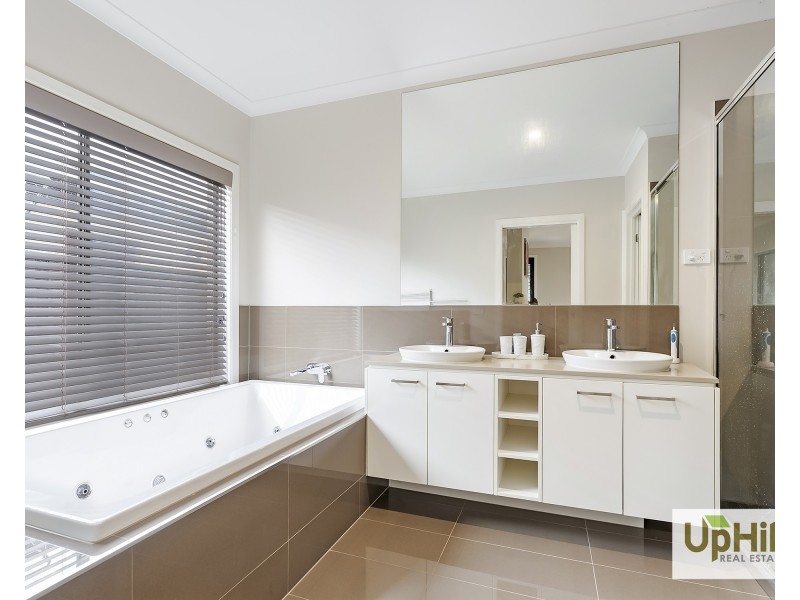 31 Goldsborough Drive, Officer VIC 3809