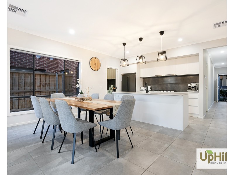 103 Picnic Avenue, Clyde North VIC 3978