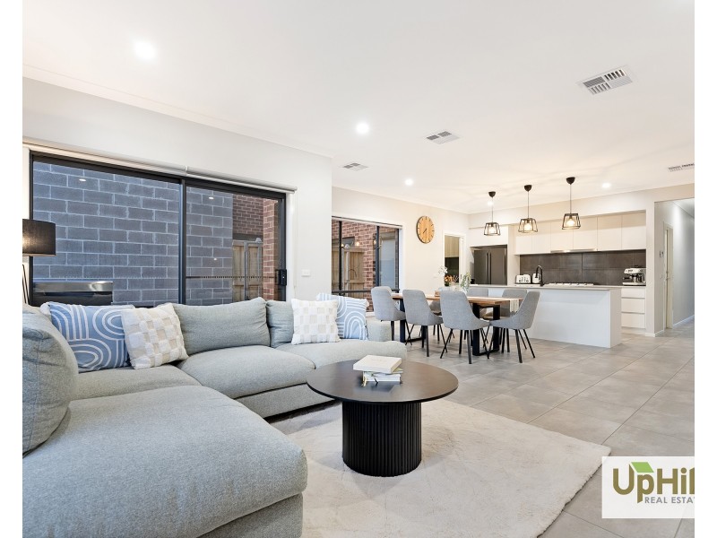 103 Picnic Avenue, Clyde North VIC 3978