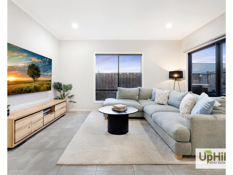 103 Picnic Avenue, Clyde North VIC 3978