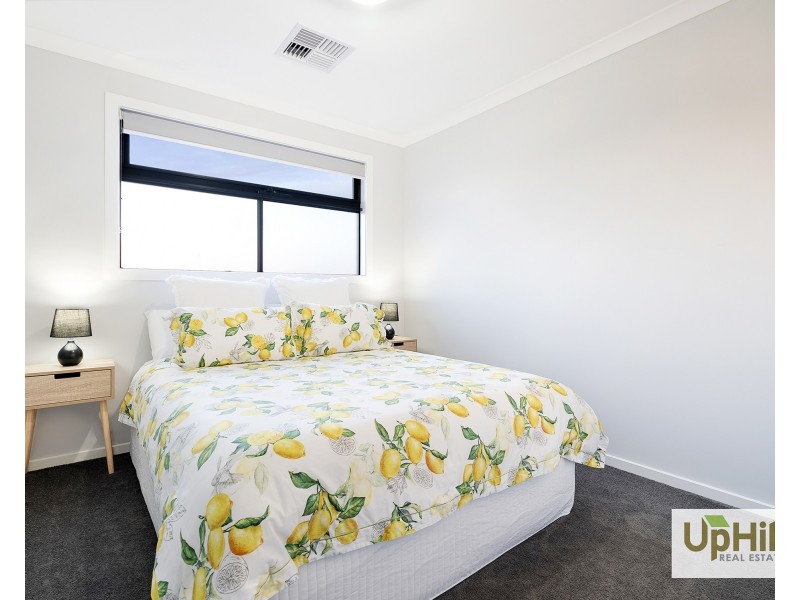 103 Picnic Avenue, Clyde North VIC 3978