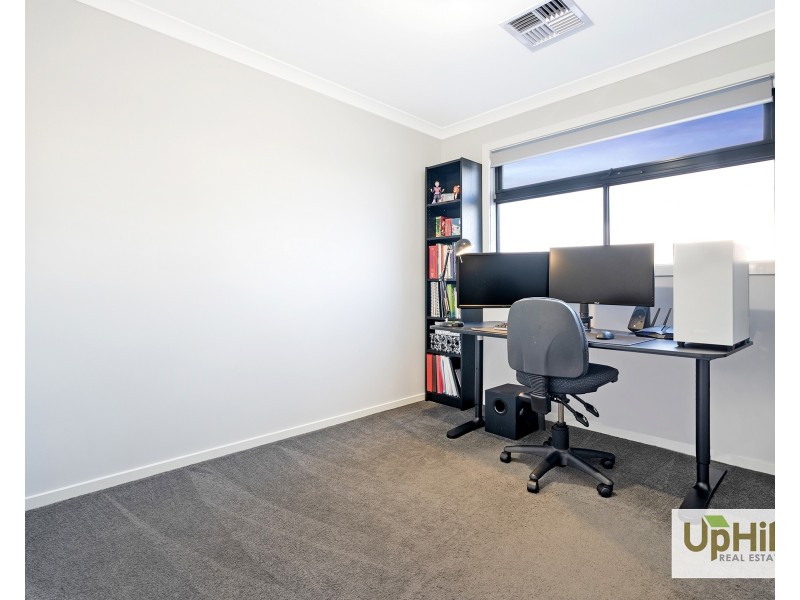 103 Picnic Avenue, Clyde North VIC 3978