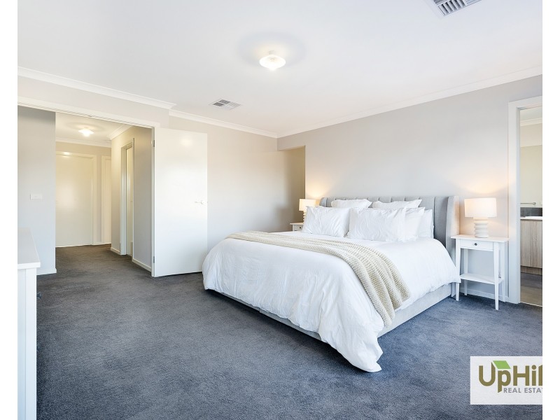 103 Picnic Avenue, Clyde North VIC 3978