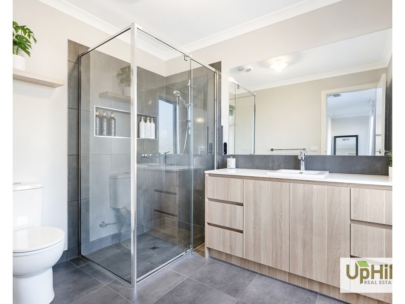 103 Picnic Avenue, Clyde North VIC 3978