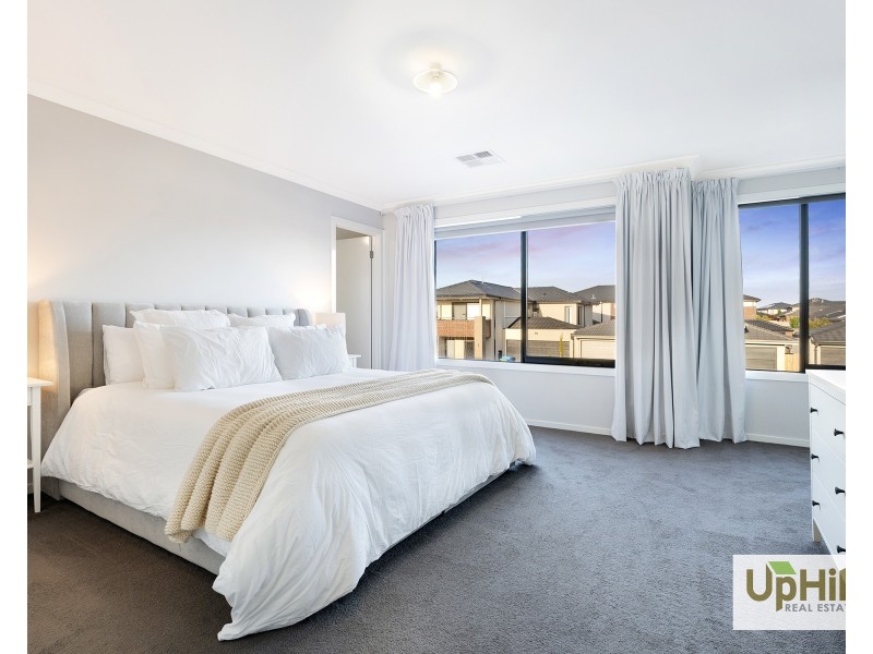 103 Picnic Avenue, Clyde North VIC 3978