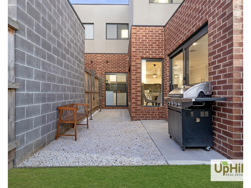 103 Picnic Avenue, Clyde North VIC 3978